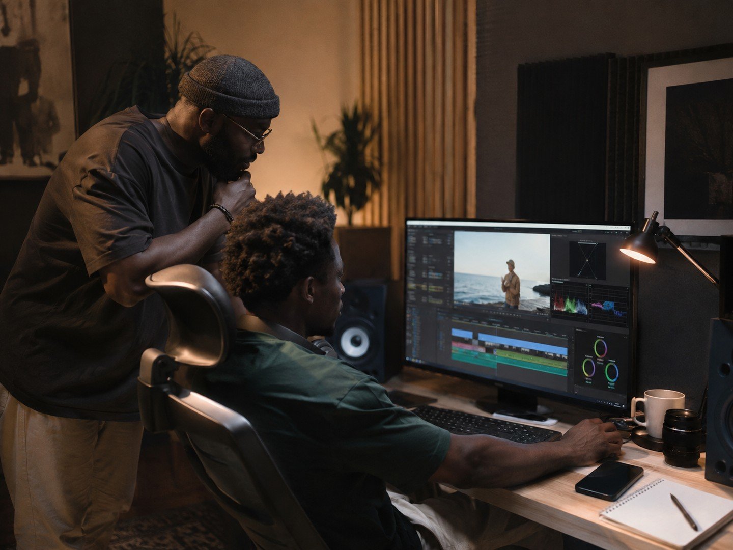 Équipe Mwinda Studio en montage et post-production